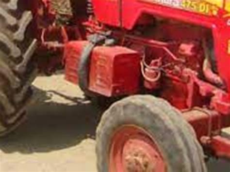 Dindori News : डिंडौरी में ट्रैक्टर इंजन के नीचे दबने से दो बालिकाओं की ...