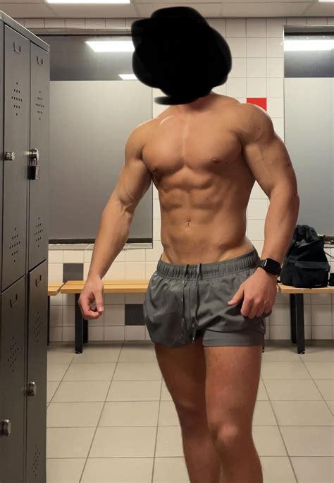 2 years difference. Peak cut vs mid bulk. 70kg’s in the first picture ...