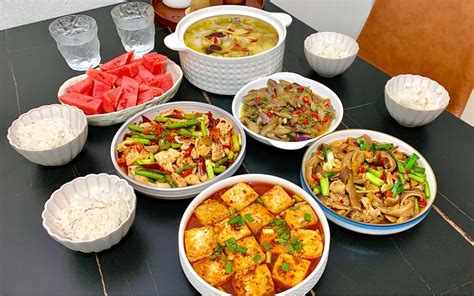 湖南人的晚餐~最美味的家常菜|香辣豆腐|酸辣猪肚|鱿鱼炒蒜苔|小炒茄子|椰子鸡_哔哩哔哩_bilibili
