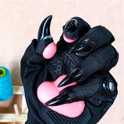 Beast Claw Cosplay Gloves With Sharp Acrylic Claws and Armor Knuckles ...