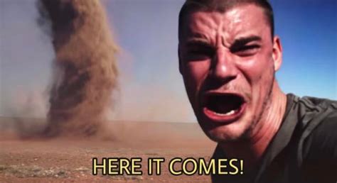 HERE IT COMES! Meme Oluşturucu