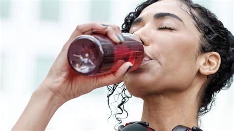 How to hydrate like a pro when travelling, commuting or working outdoors