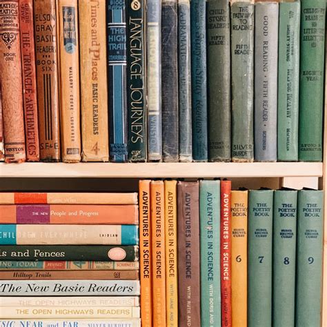 Download Aesthetic Books Pictures 1080 X 1080 | Wallpapers.com