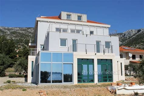 Ön Hvar, litet familjehotell, första raden vid havet