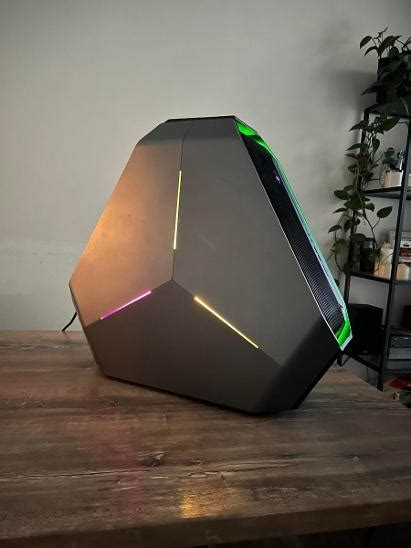 Alienware Area 51 R2 的图像结果