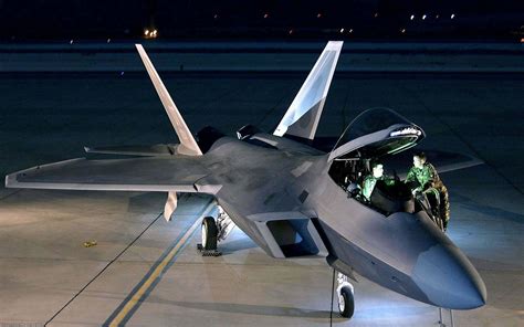 F-22 Raptor Jet Fighter: High-Def Military Warplane in Action
