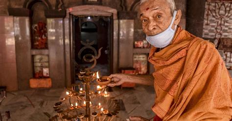 Some Indian Temples Refuse To Use Alcohol-Based Sanitisers - MobyGeek.com