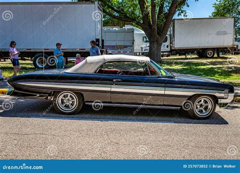 1961 Oldsmobile Starfire Convertible Editorial Photography - Image of historic, illustrative ...