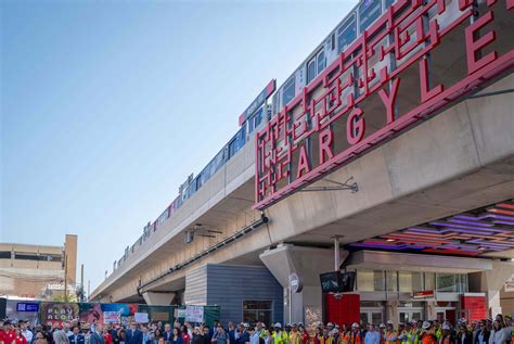 A great day on Argyle: Celebrating new 'L' stations, in the shadow of ...