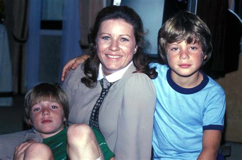 All About Sean Astin's Famous Parents, Patty Duke, John Astin and ...