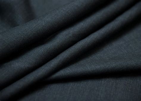 Charcoal Grey Business Suit 的图像结果