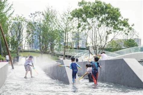 2022锦绣安仁奇境花园游玩攻略,看小孩子耍水耍得很开心。白...【去哪儿攻略】