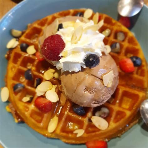 Buttermilk Waffles Ice Cream at Brio - Halal Tag Singapore