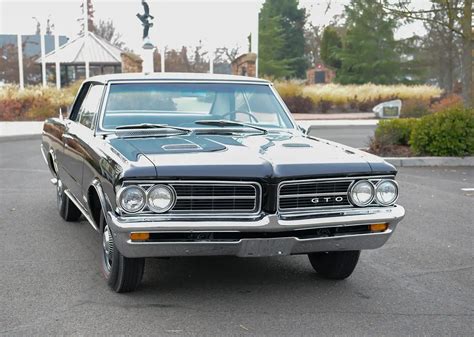 Restored 1964 Pontiac GTO Hardtop Coupe | en.wheelz.me