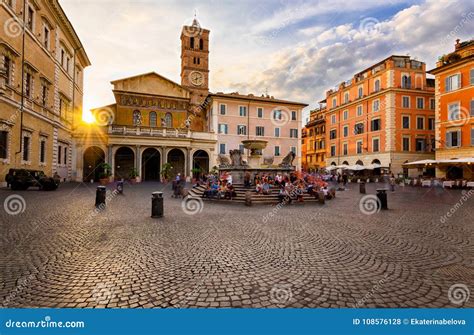 Basilica Di Santa Maria in Trastevere and Piazza Di Santa Maria in ...