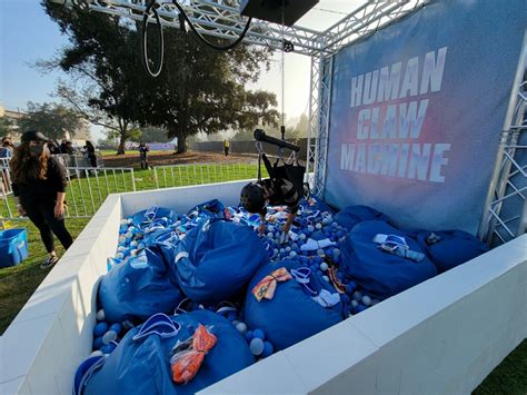 Human Claw Machine 的图像结果