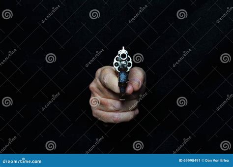 Pointing Revolver 的图像结果