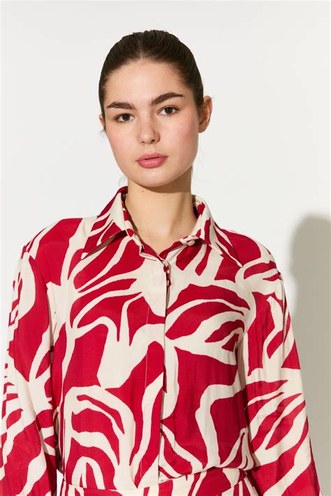 Red And White Floral Pants – Deval The Multi Designer Store