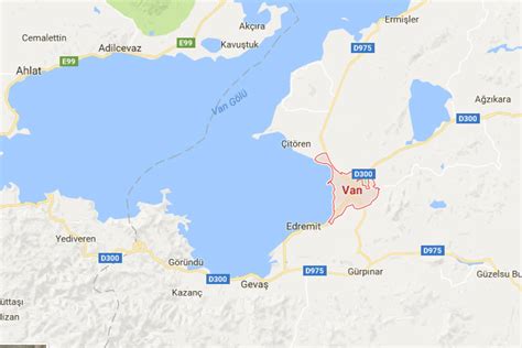 2 car bombs in eastern Turkey kill 6, wound over 120