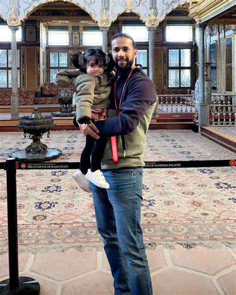 Imad Wasim New Family Pictures from Turkey | Reviewit.pk