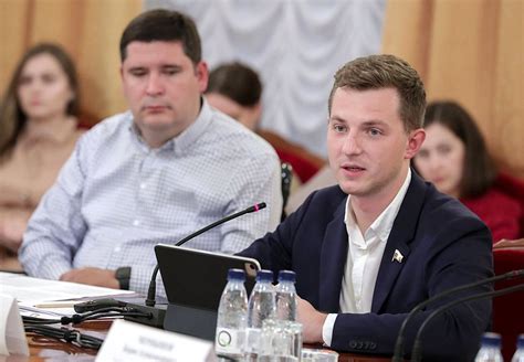 Круглый стол Комитета по молодежной политике на тему: О внесении ...