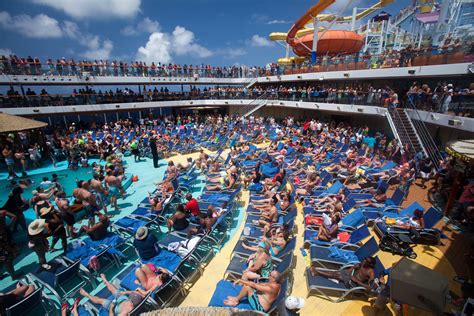 https://s3.amazonaws.com/a-us.storyblok.com/f/1005231/fc6d307af4/epp_oyster_carnival-breeze_carnival-cruise-line_7467027.jpg