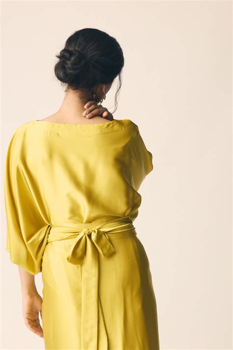 Mor Set Kesar Yellow Satin