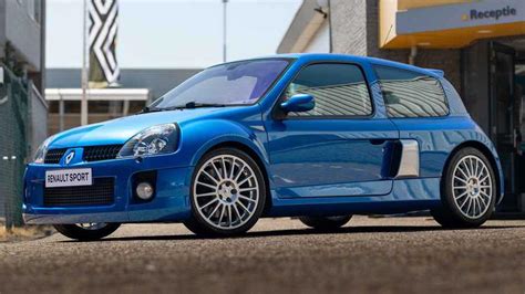 Bijna nieuwe Renault Clio V6 te koop in Nederland