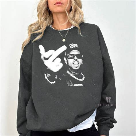 Chris Brown Middle Finger Tour 2025 Crewneck – CHICVIBERAS