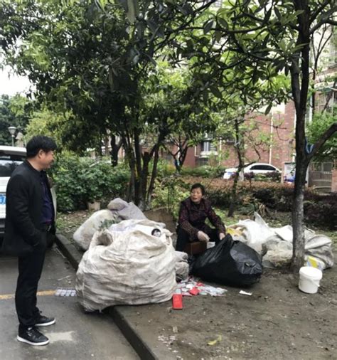 北京，小区捡破烂的大妈竟然月入过万——上海热线财经频道