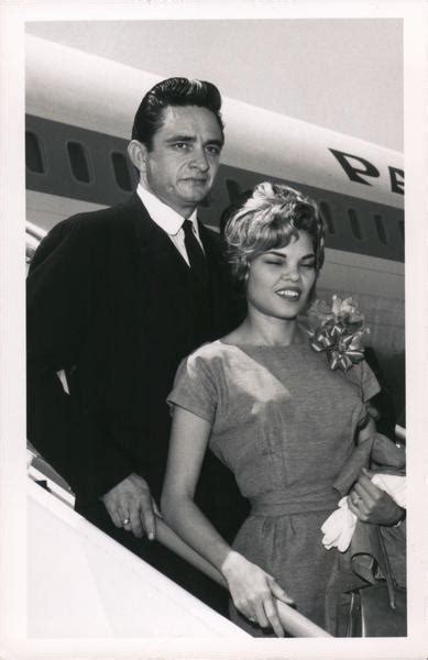 Johnny Cash & Wife Vivian Liberto 1960 Celebrities Postcard