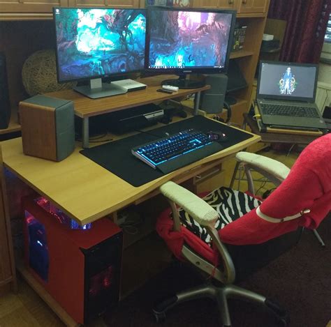 Computer Shop Table Setup 的图像结果