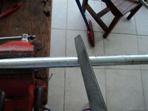 Using a Threader to Cut Left Hand Threads On Pipe 的图像结果