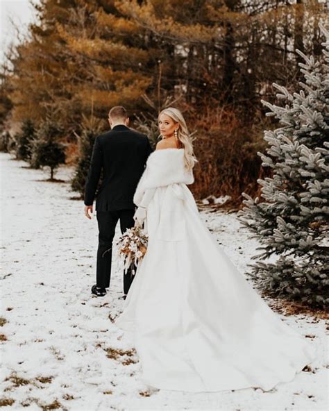 Winter Wedding Dresses Outfits Ideas: 27 Bridal Looks+ Faqs | Snow wedding, Winter wedding gowns ...