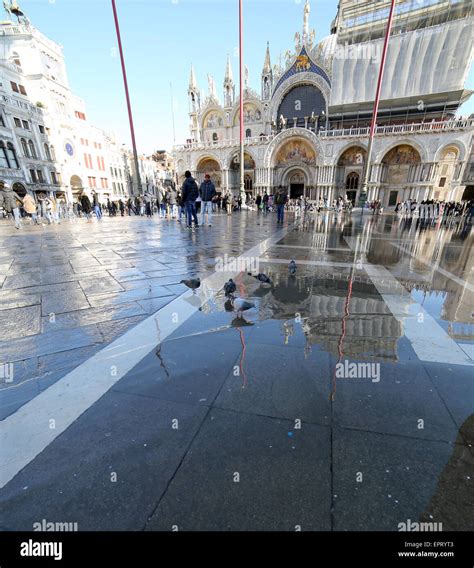 Flooded saint marks square hi-res stock photography and images - Alamy
