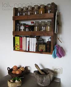 portaspezie design portaspezie con mensola per piccoli libri da cucina portaspezie design portaspezie con mensola per piccoli libri da cucina
