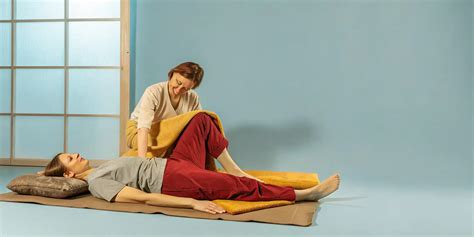 How to Loosen Tight Muscles in Legs for Good - STRETCHMED
