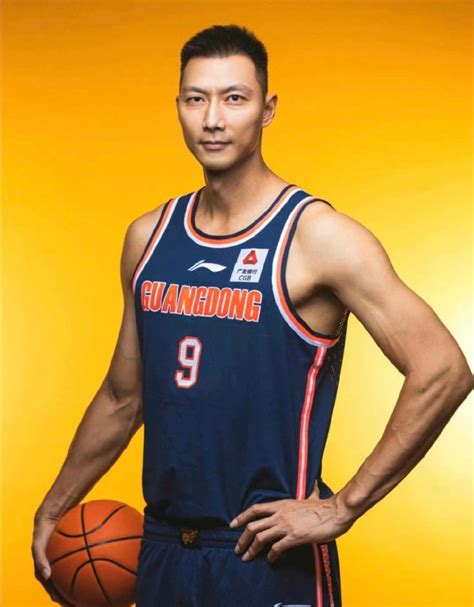 中国男篮一哥易建联，35岁生日快乐！_东方体育
