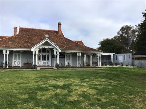 THE CONVENT BOUTIQUE ACCOMMODATION & CAFE (Hay) - Lodge Reviews, Photos ...