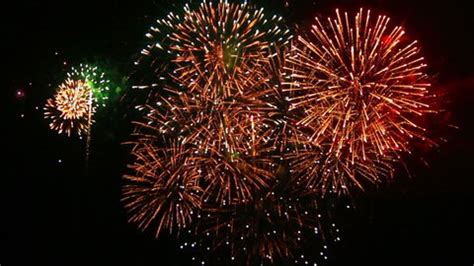 Music with Exploding Firework Sounds 的图像结果