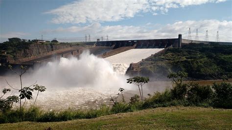 2.3 million litres per second flowing at the spillway of the Itaipu Dam ...