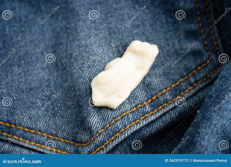 Dirty Chewing Gum Stain Removal on Cloth Jean Accident To Wash with ...