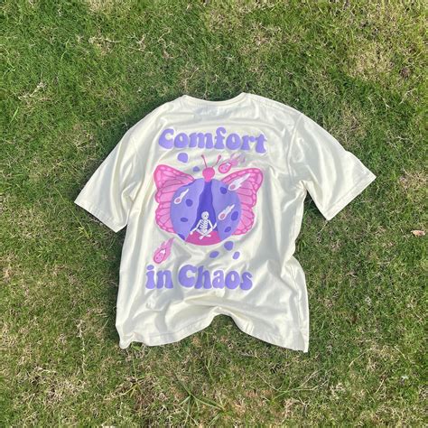 COMFORT IN CHAOS OFF WHITE TSHIRT [UNISEX] – FIRVT