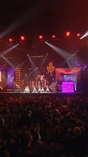 Kylie Minogue - Can't Get You Out of My Head - Smash Hits Awards 2004