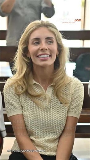 Bonnie Blue Hina Bendera Indonesia di Depan KBRI London, Diadukan ke Polisi