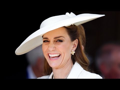 Kate Middleton Has Hilarious Reaction After Royal Fan's Chair Breaks | E! News