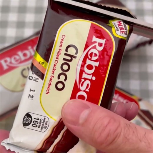 Rebisco Choco Crackers GalaGusto | Crackle & Break