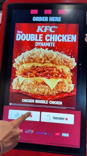 KFC’s New Ramen Burger 🍔 *Honest Review* || Isme Noodle Kahan h? 🍜