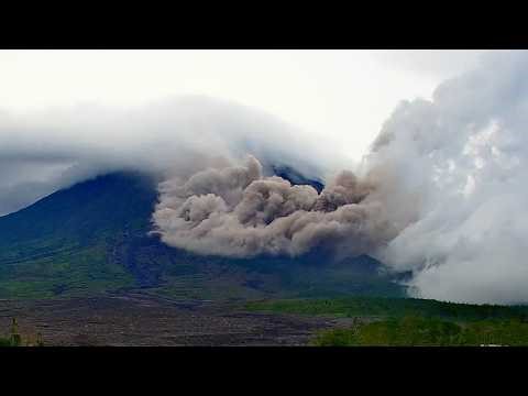 Large Pyroclastic Flow Descends Down the Slopes of Semeru Volcano (Feb 24, 2026)