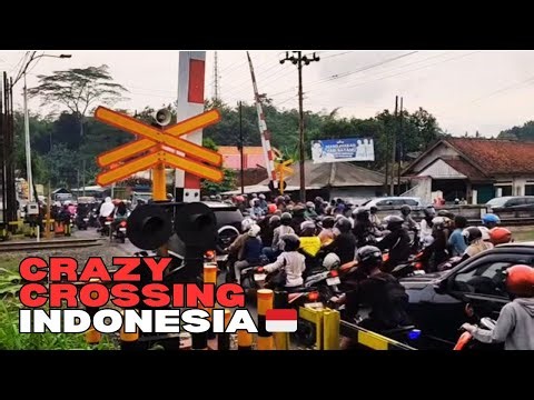 🔴 LIVE: Nonstop Trains & Heavy Traffic at Railway Crossing